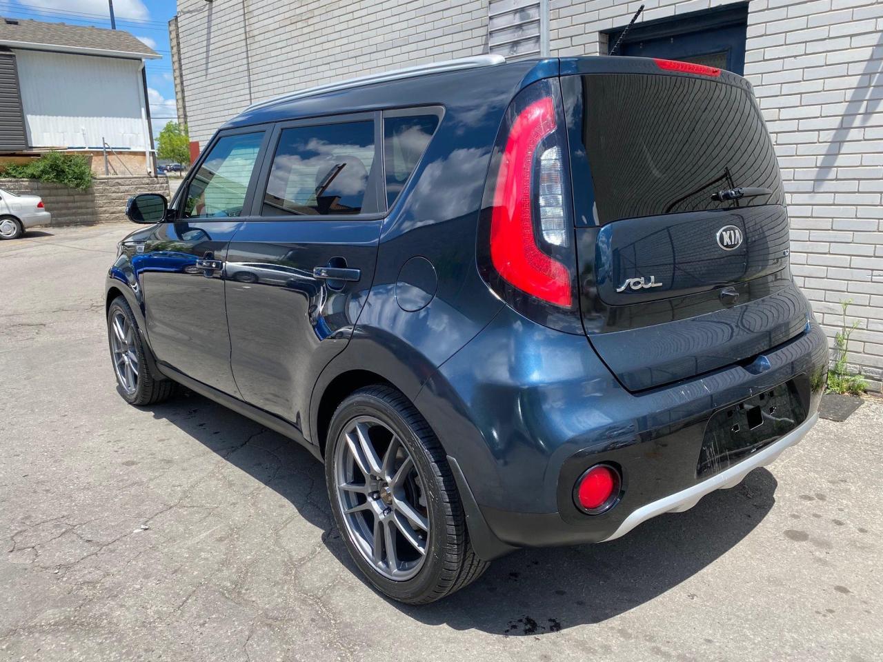 2017 Kia Soul Top of the line EX Tech! Low Milage! No Accidents! - Photo #9
