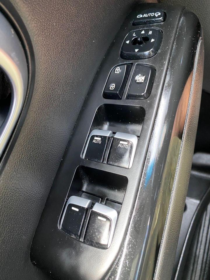 2017 Kia Soul Top of the line EX Tech! Low Milage! No Accidents! Photo