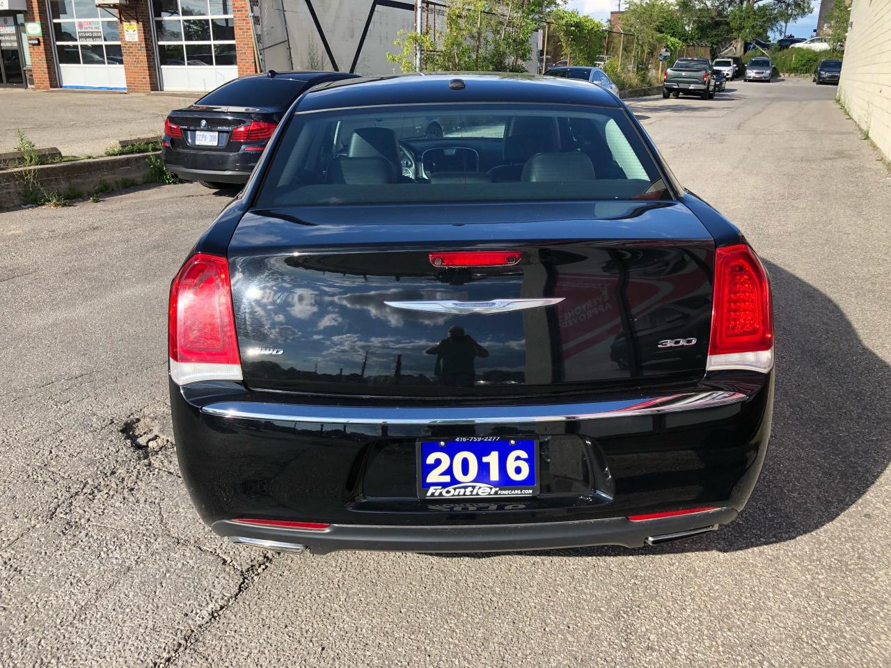 2016 Chrysler 300 TOURING-ALL CREDIT ACCEPTED Photo2