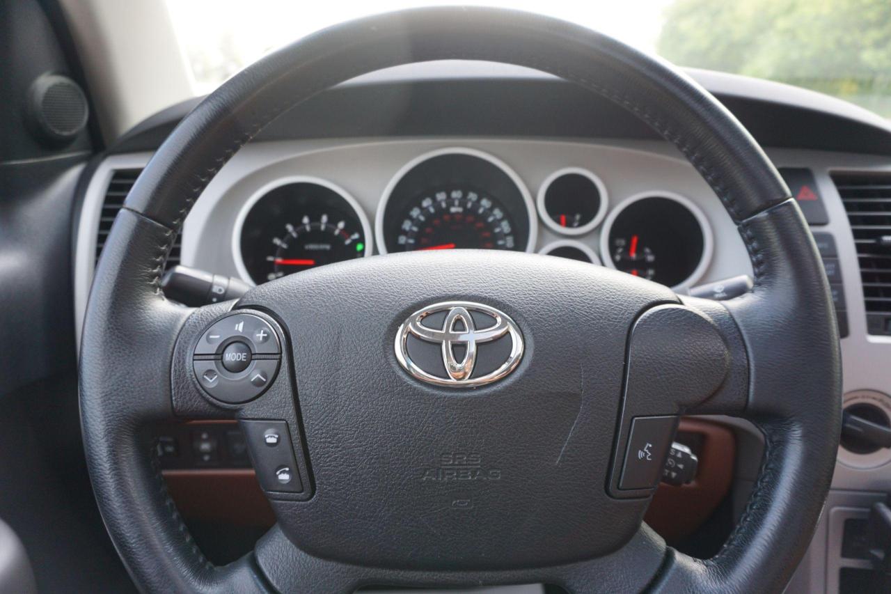 2007 Toyota Tundra 1 OWNER /NO ACCIDENTS CREWMAX /LTD /STUNNING COMBO - Photo #12