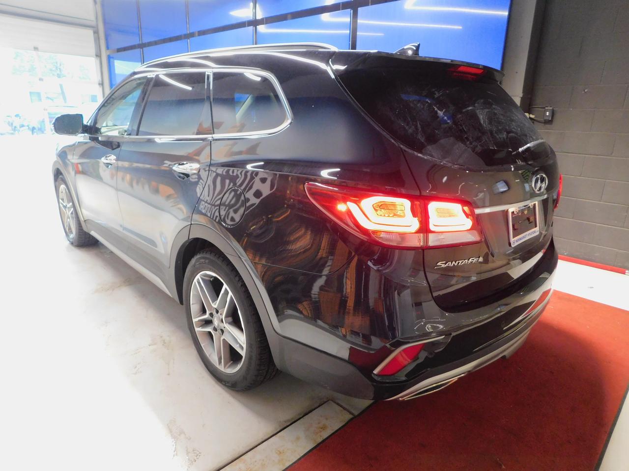 2017 Hyundai Santa Fe XL Ultimate Sunroof AWD Photo