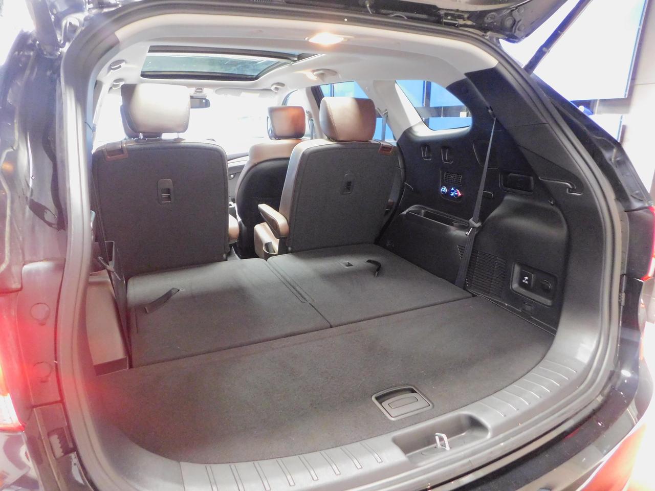 2017 Hyundai Santa Fe XL Ultimate Sunroof AWD Photo