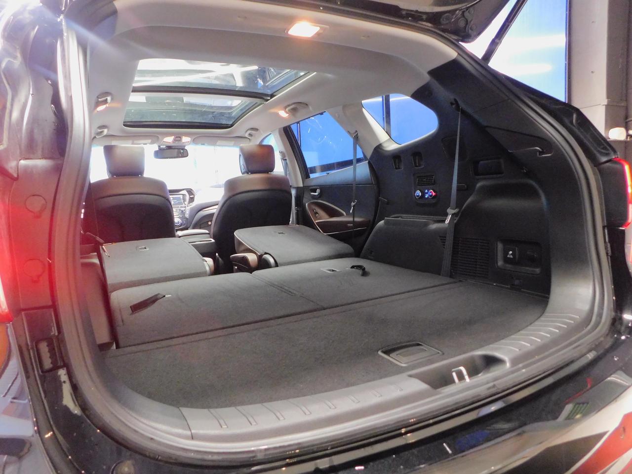 2017 Hyundai Santa Fe XL Ultimate Sunroof AWD Photo