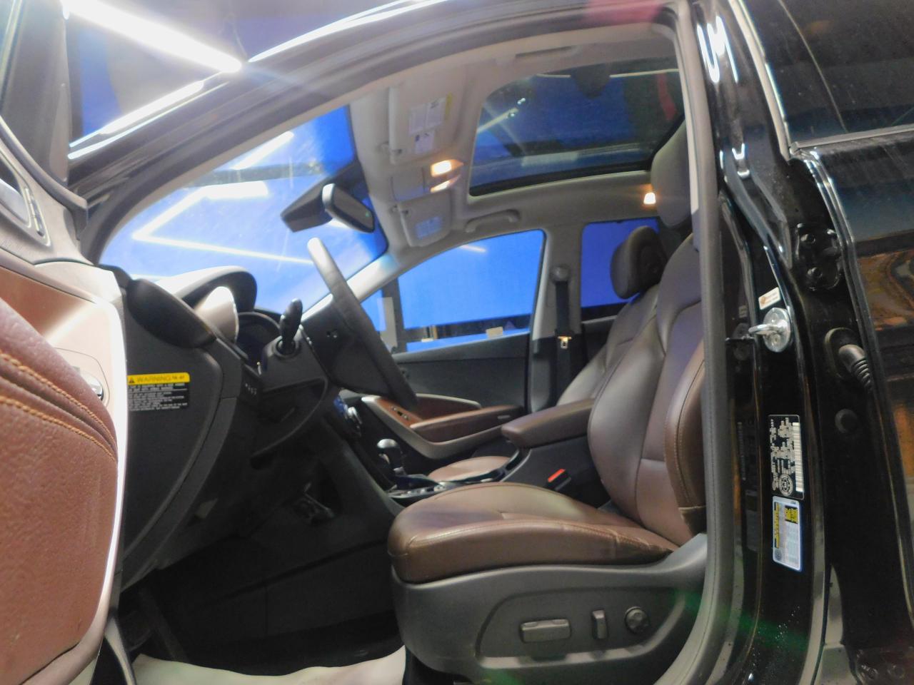 2017 Hyundai Santa Fe XL Ultimate Sunroof AWD Photo