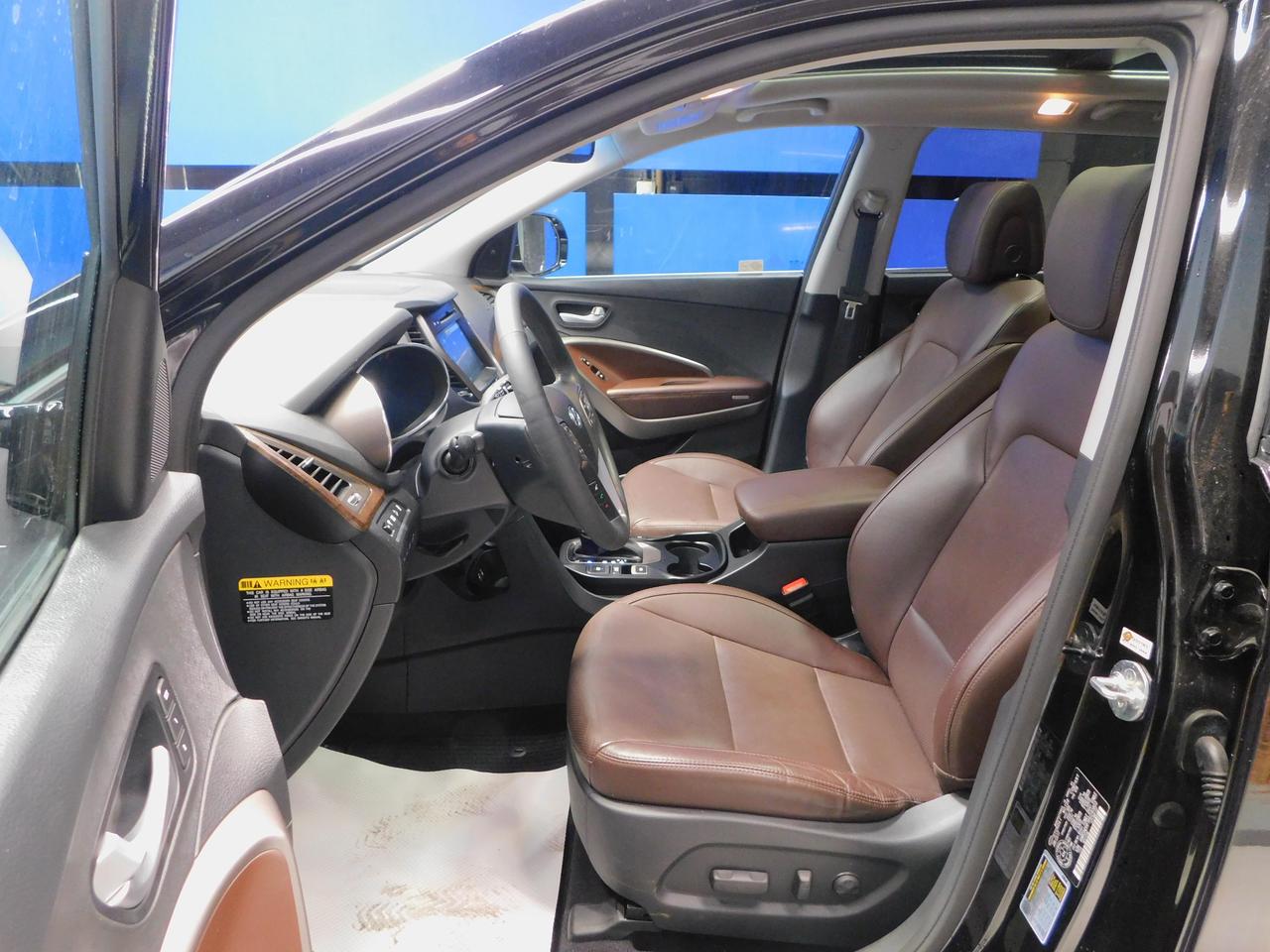 2017 Hyundai Santa Fe XL Ultimate Sunroof AWD Photo