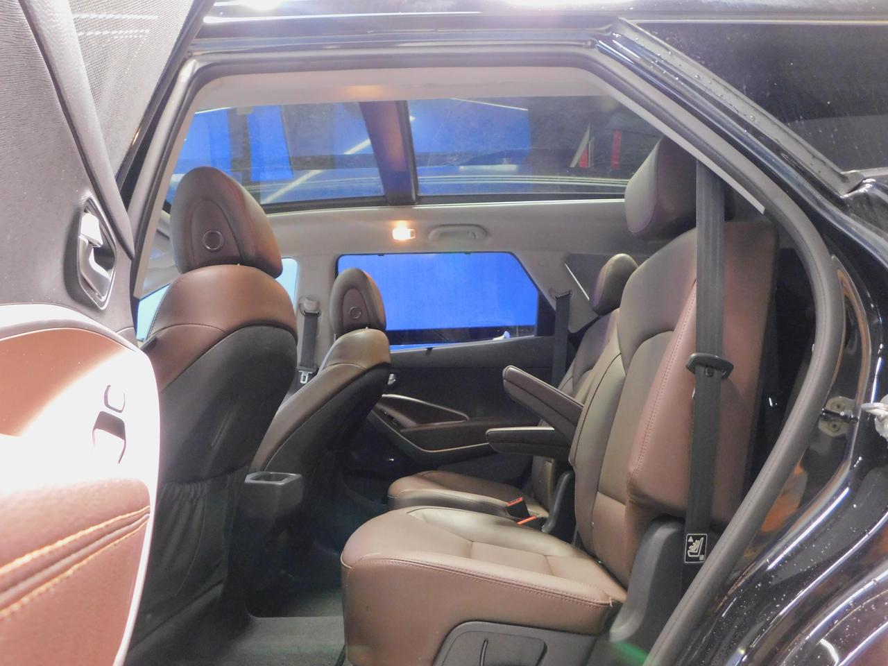 2017 Hyundai Santa Fe XL Ultimate Sunroof AWD Photo