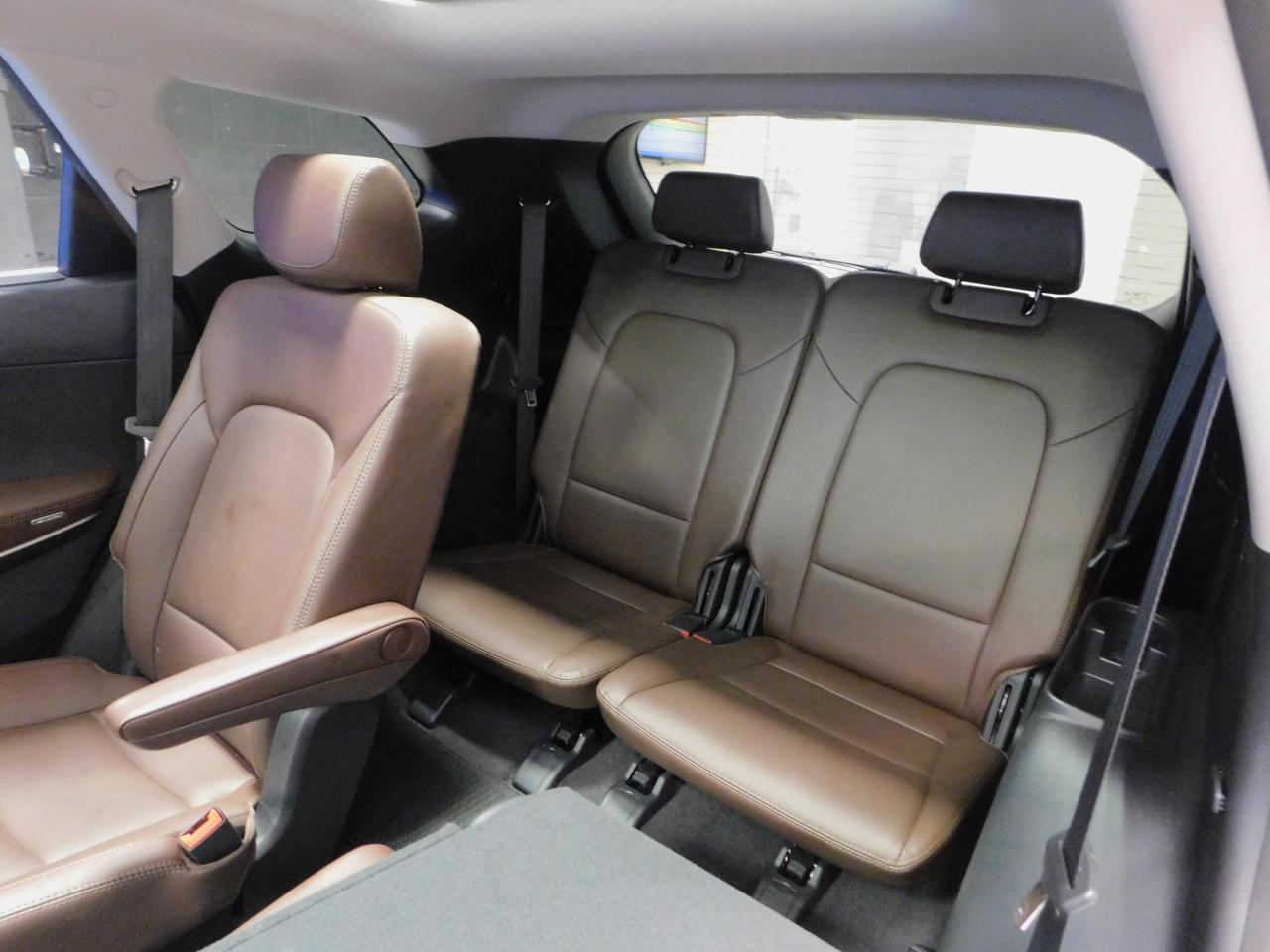 2017 Hyundai Santa Fe XL Ultimate Sunroof AWD Photo