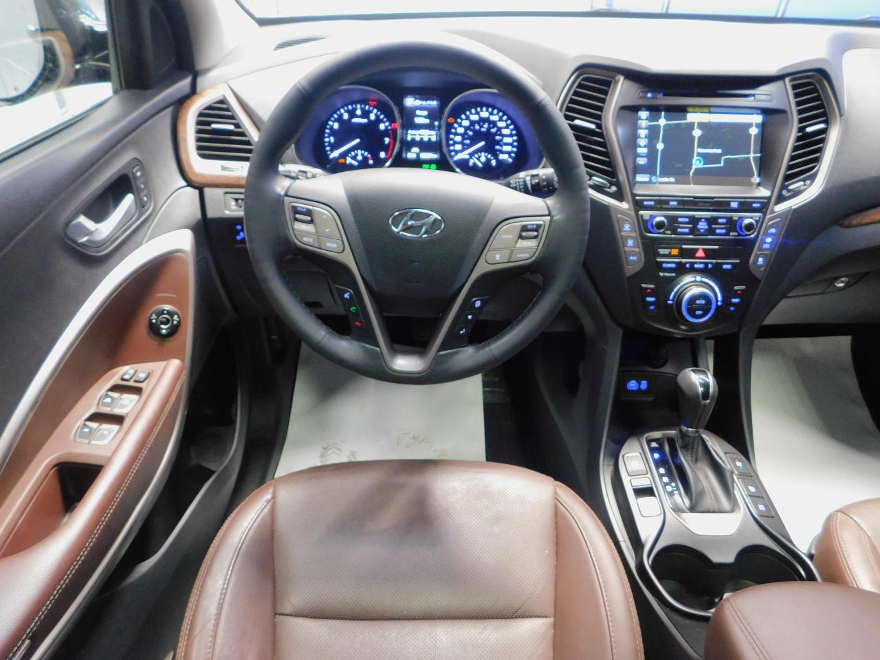 2017 Hyundai Santa Fe XL Ultimate Sunroof AWD Photo