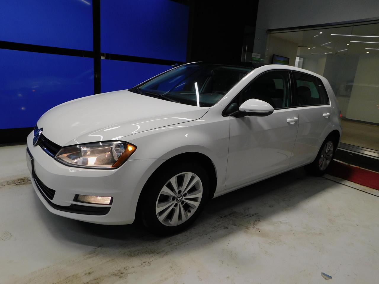 2015 Volkswagen Golf Trendline Sunroof! Leather! Alloys! Photo