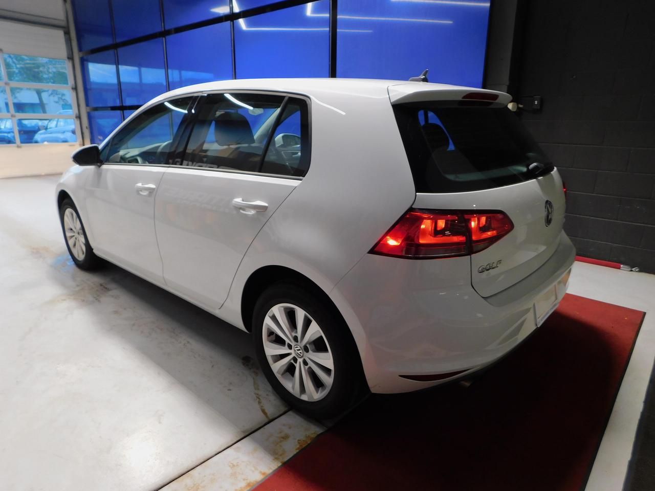 2015 Volkswagen Golf Trendline Sunroof! Leather! Alloys! Photo