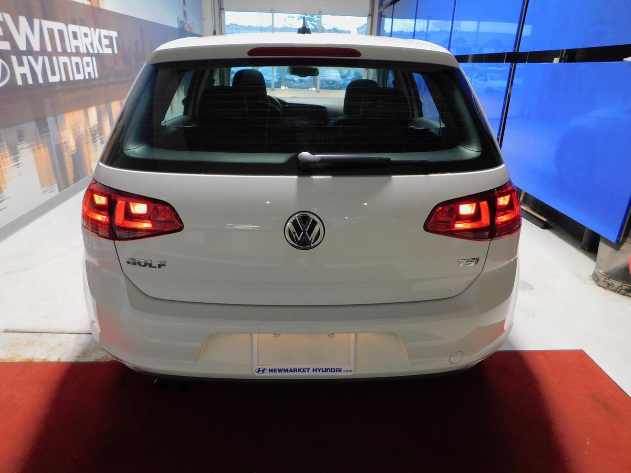 2015 Volkswagen Golf Trendline Sunroof! Leather! Alloys! Photo