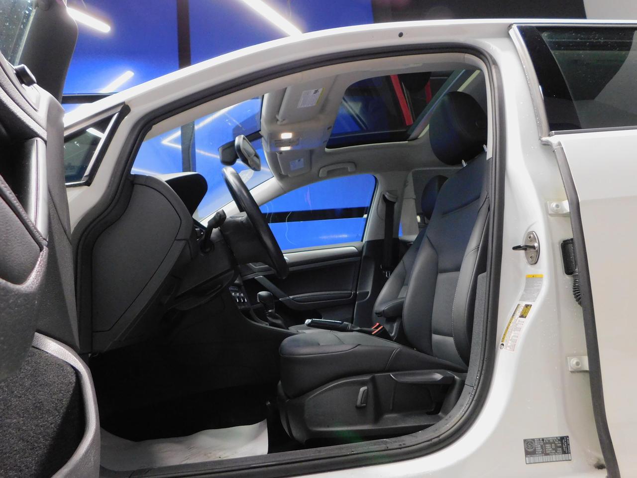 2015 Volkswagen Golf Trendline Sunroof! Leather! Alloys! Photo