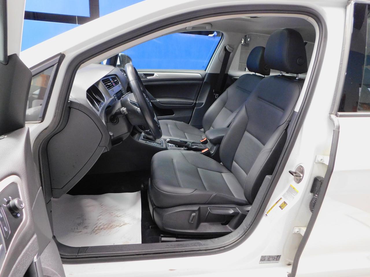 2015 Volkswagen Golf Trendline Sunroof! Leather! Alloys! Photo