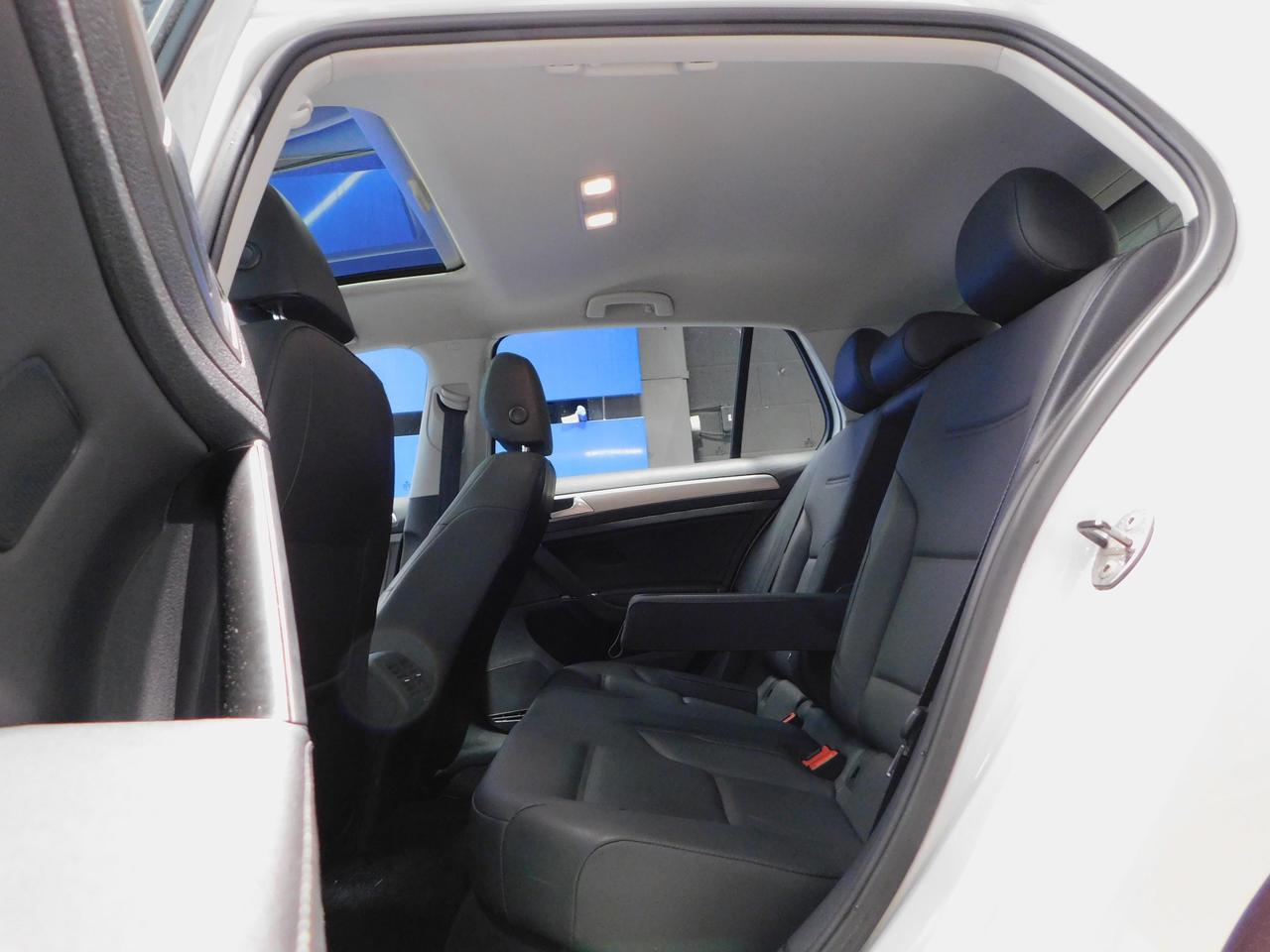 2015 Volkswagen Golf Trendline Sunroof! Leather! Alloys! Photo