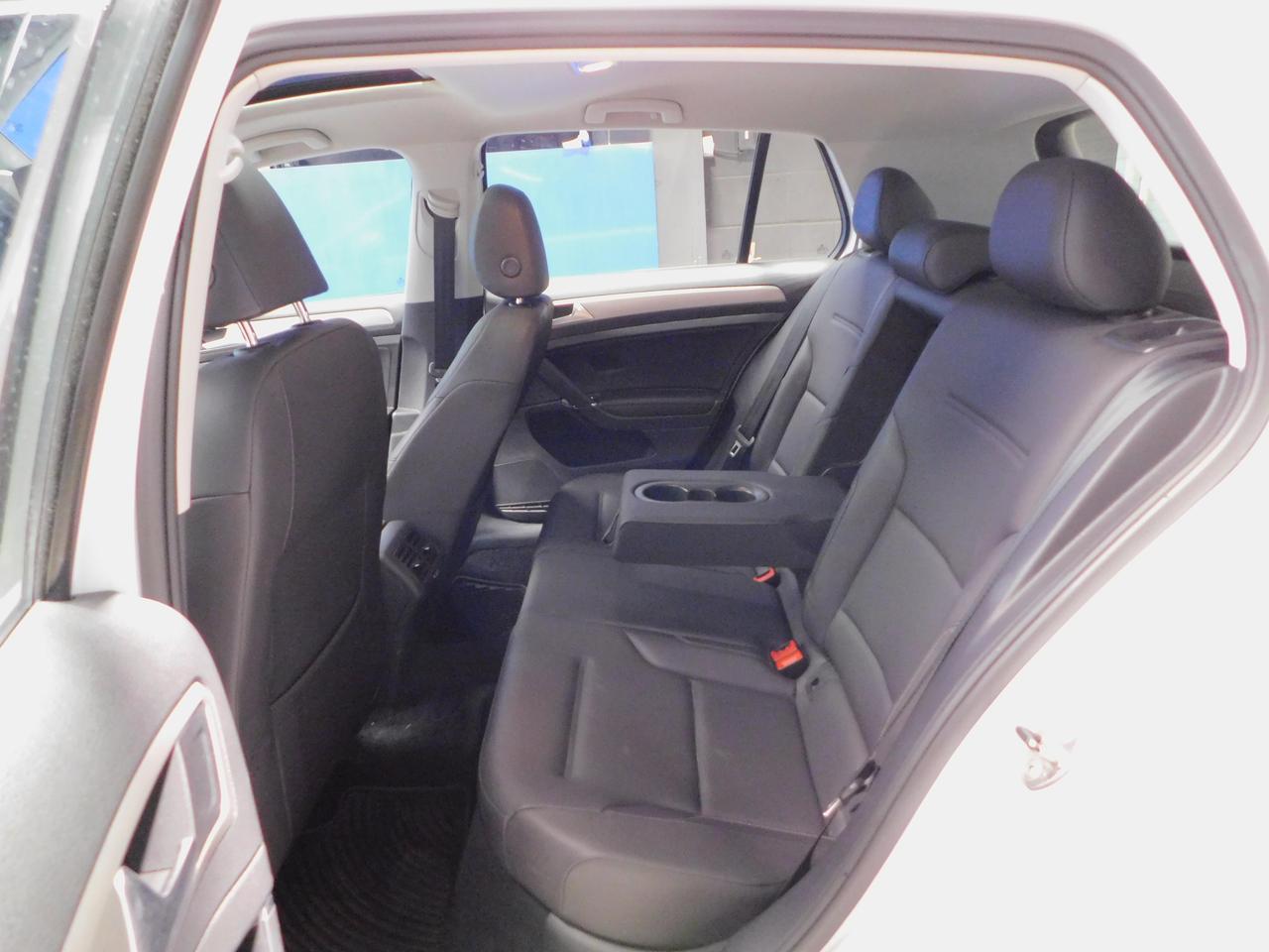 2015 Volkswagen Golf Trendline Sunroof! Leather! Alloys! Photo