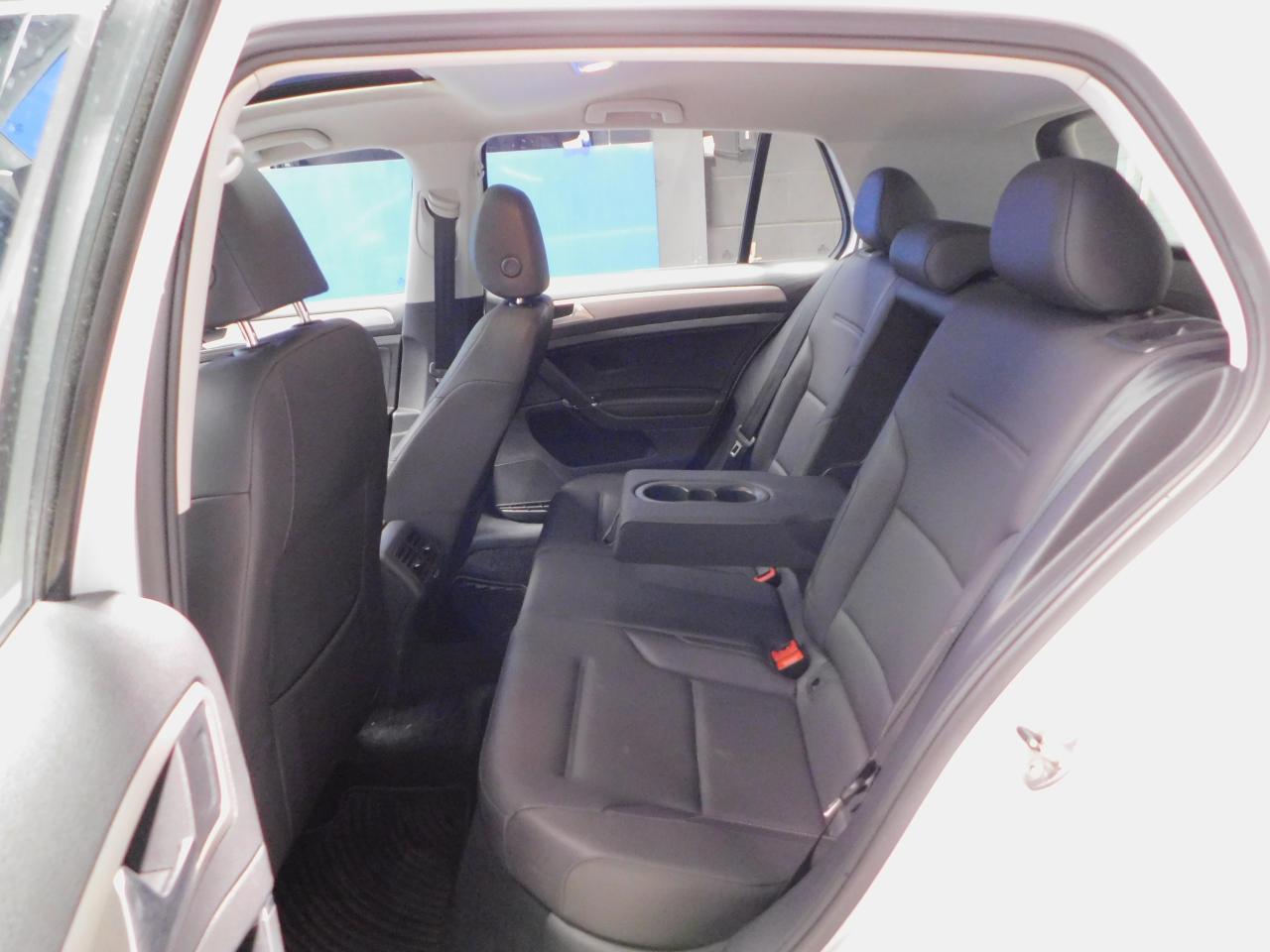 2015 Volkswagen Golf Trendline Sunroof! Leather! Alloys! Photo