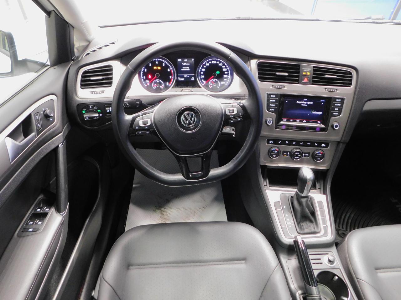 2015 Volkswagen Golf Trendline Sunroof! Leather! Alloys! Photo