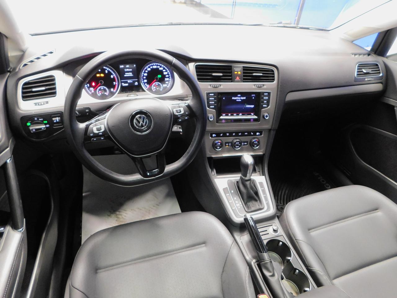 2015 Volkswagen Golf Trendline Sunroof! Leather! Alloys! Photo