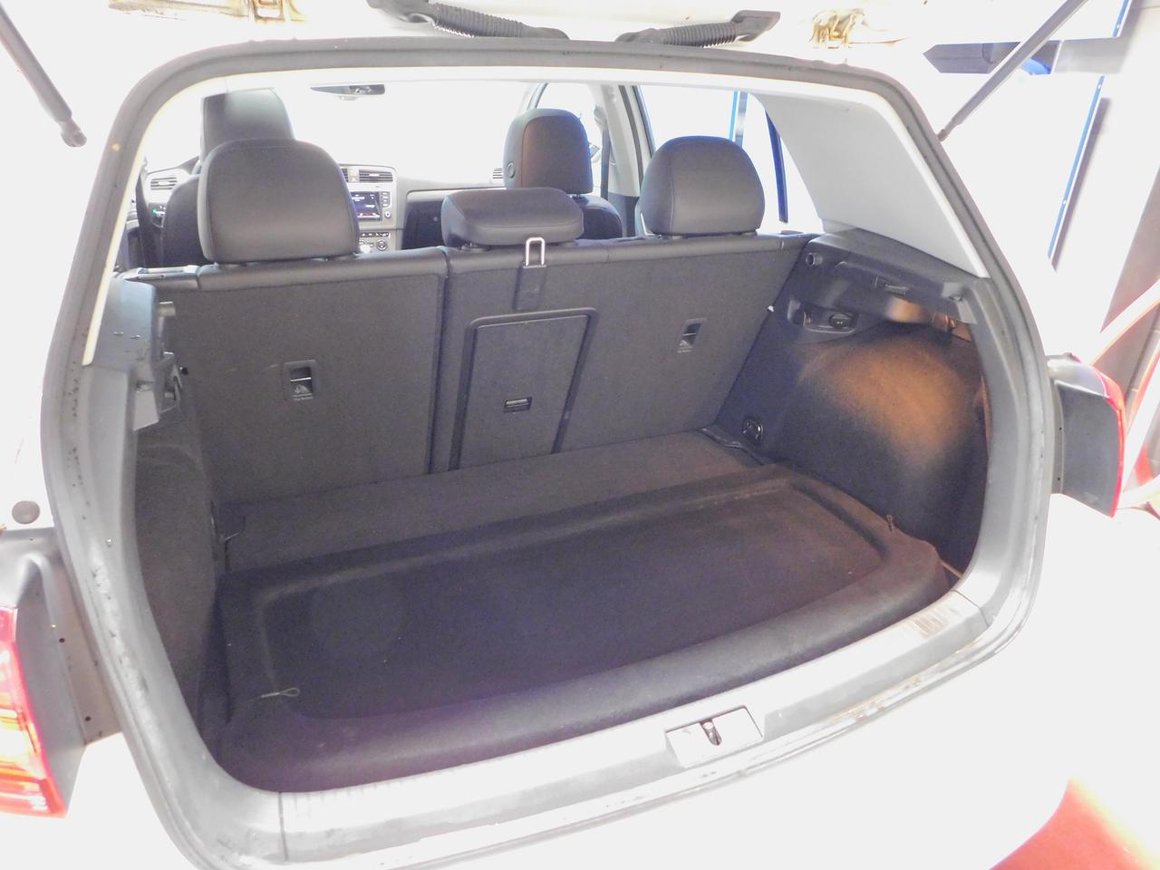 2015 Volkswagen Golf Trendline Sunroof! Leather! Alloys! Photo