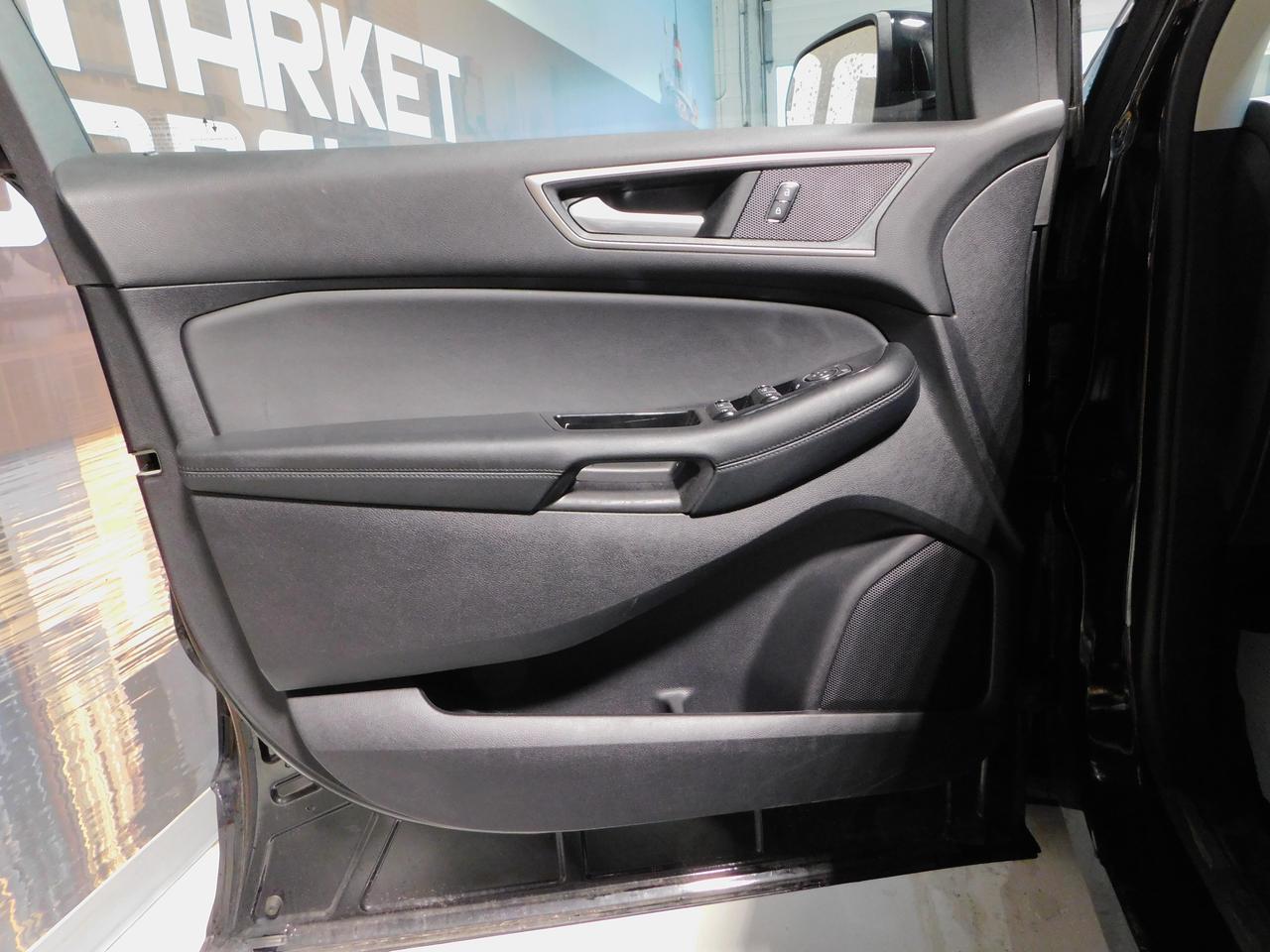 2020 Ford Edge SEL Photo