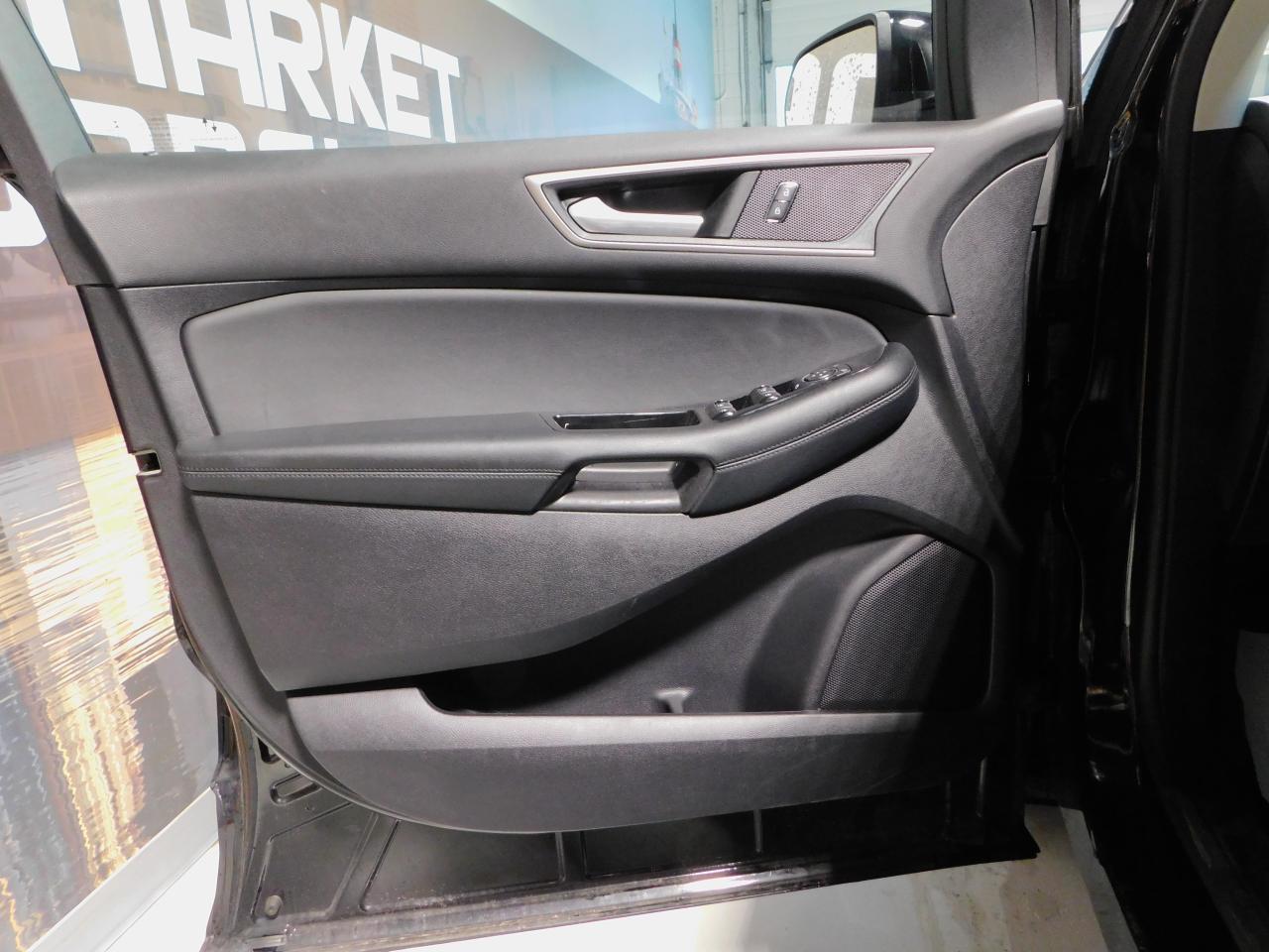 2020 Ford Edge SEL Photo