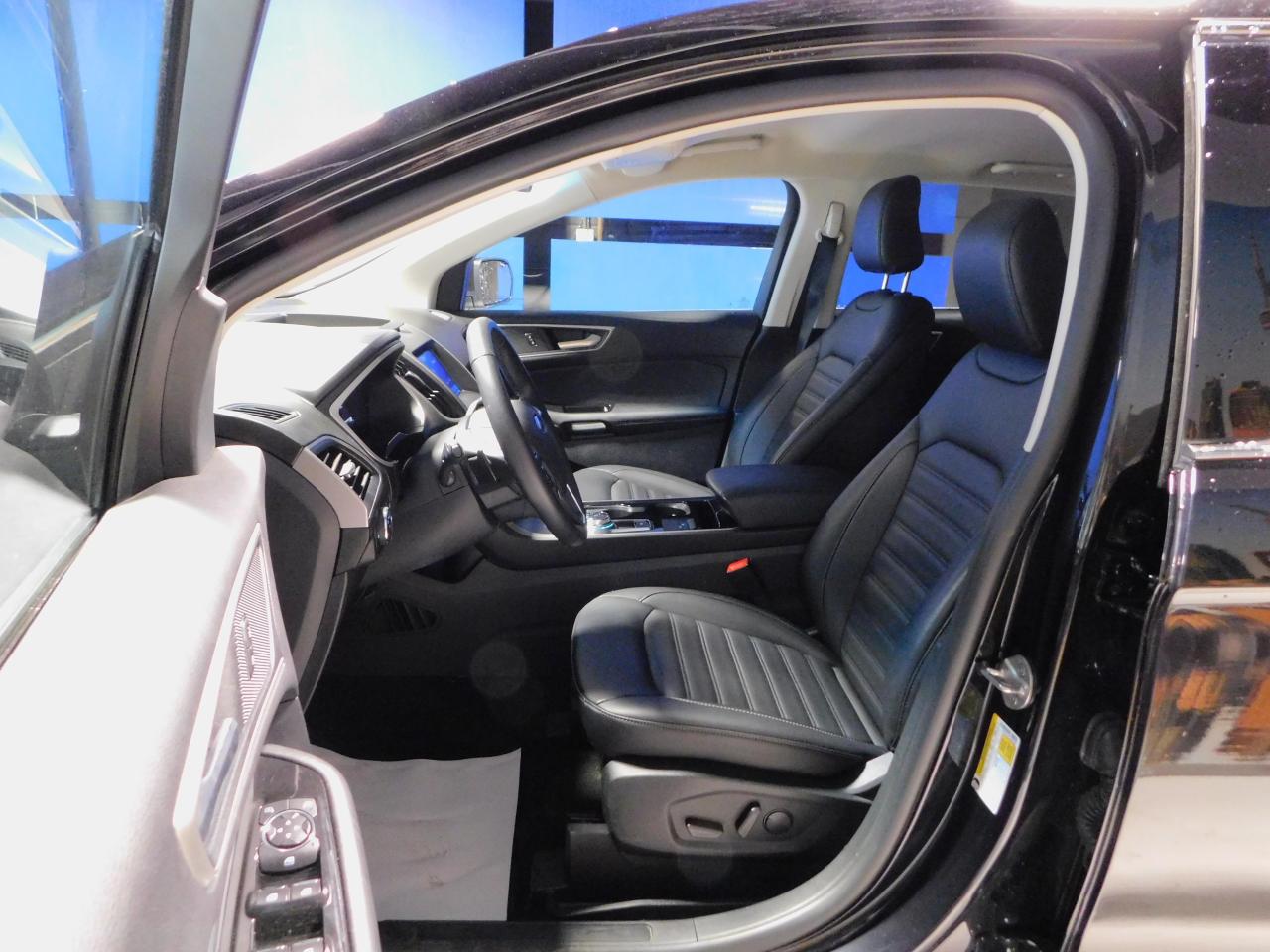 2020 Ford Edge SEL Photo