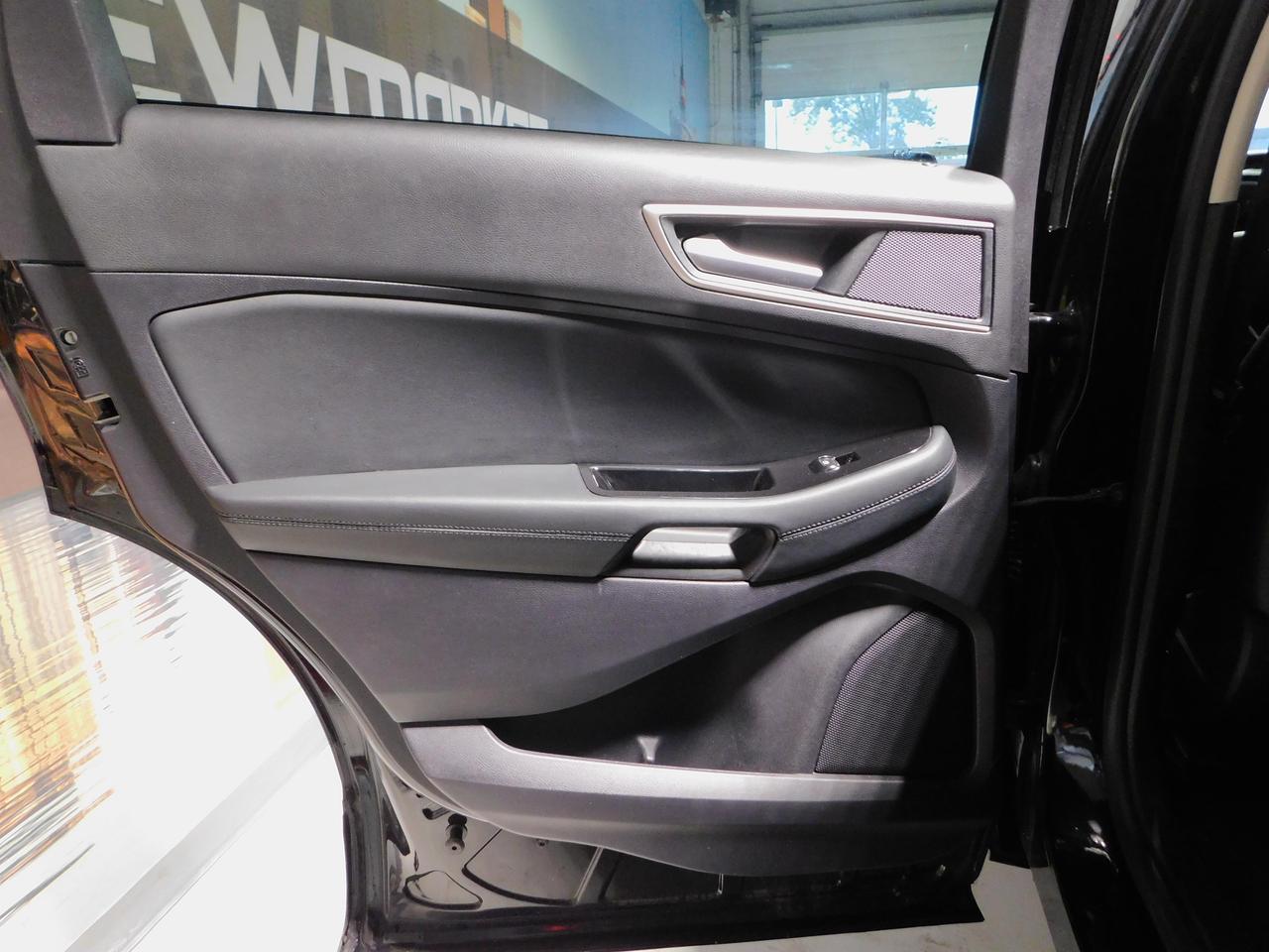 2020 Ford Edge SEL Photo