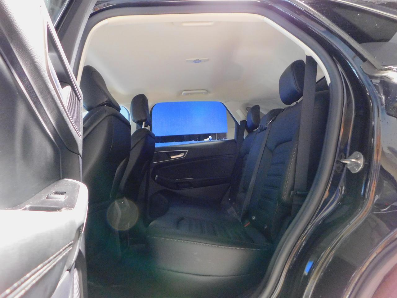 2020 Ford Edge SEL Photo
