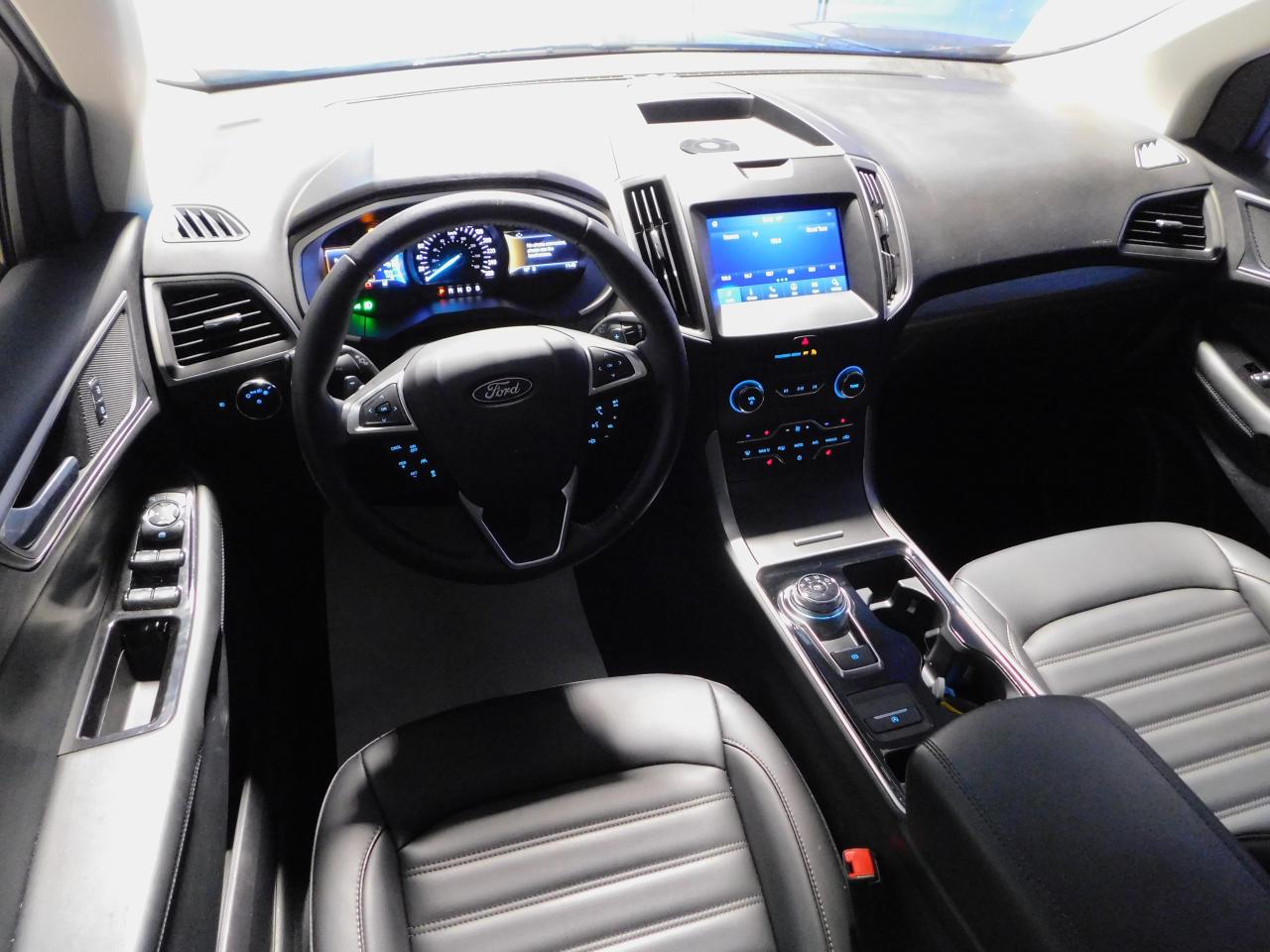 2020 Ford Edge SEL Photo