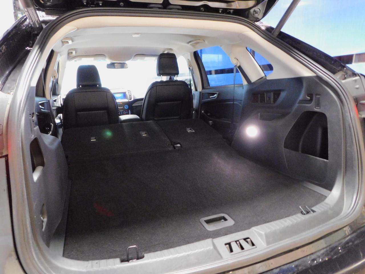 2020 Ford Edge SEL Photo