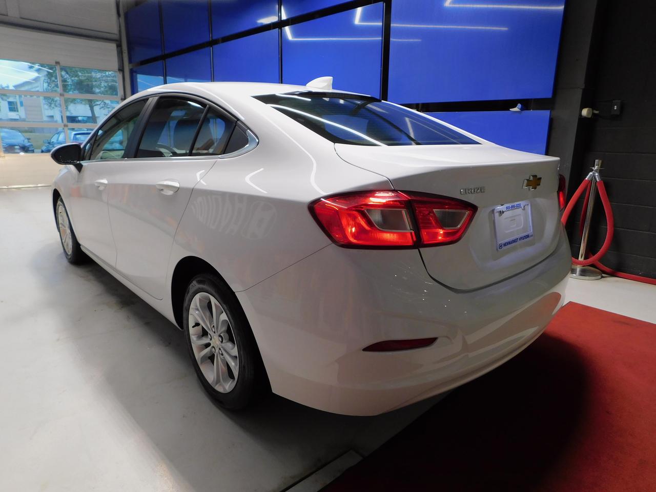 2019 Chevrolet Cruze LT Photo