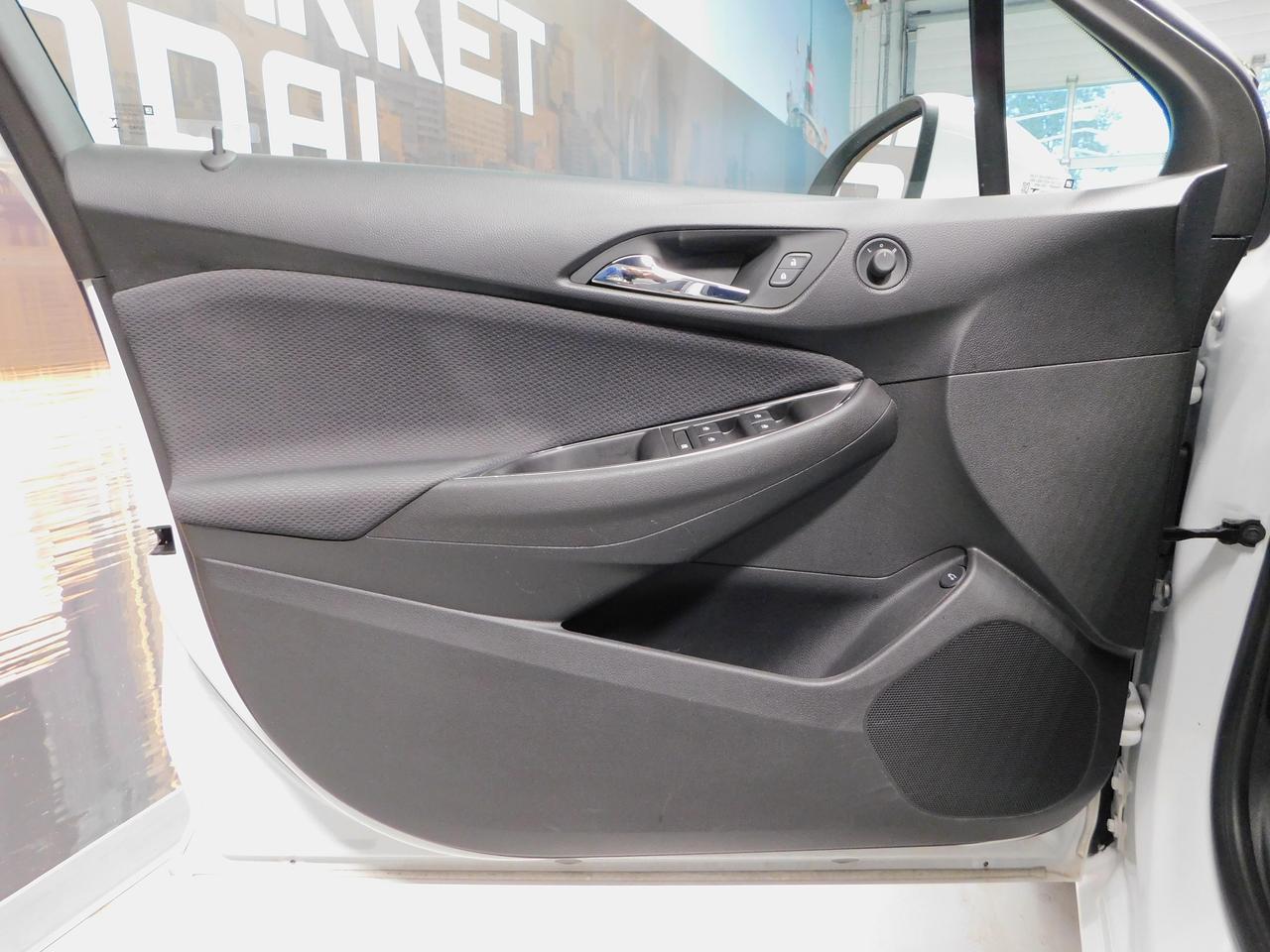 2019 Chevrolet Cruze LT Photo