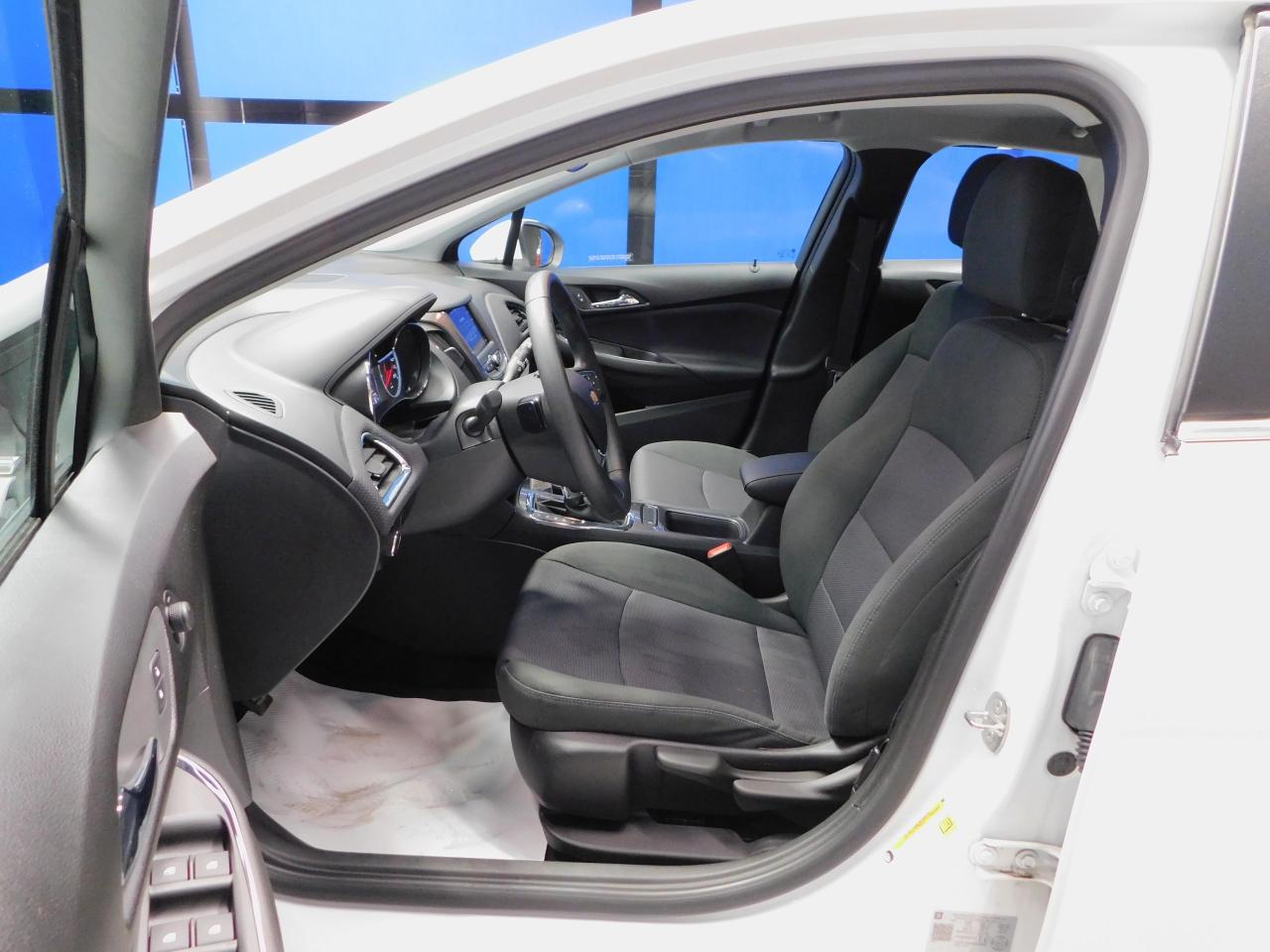 2019 Chevrolet Cruze LT Photo