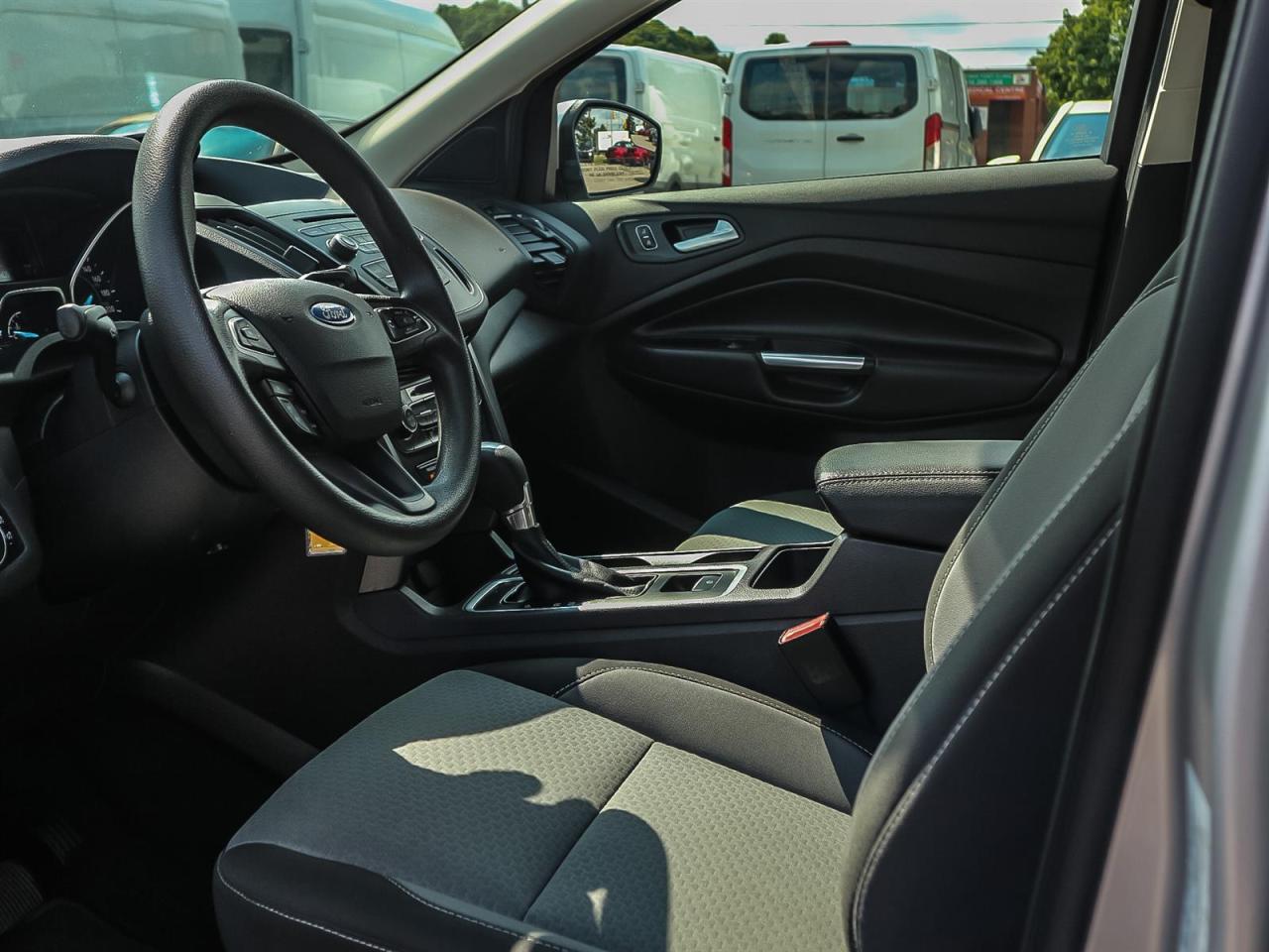 2017 Ford Escape SE|BLUETOOTH| HEATED SEATS| REV CAM| MORE Photo