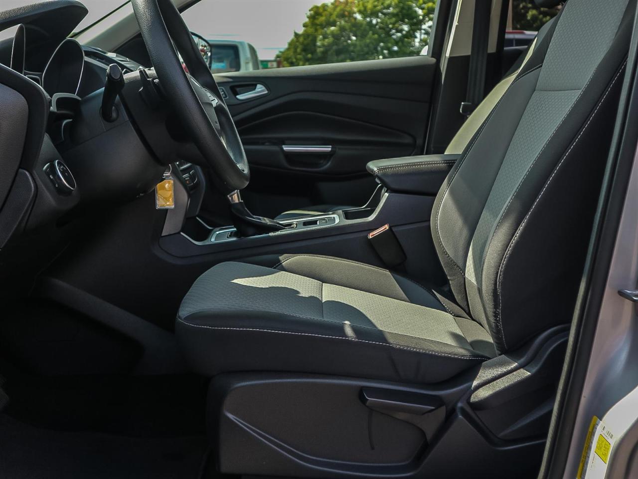 2017 Ford Escape SE|BLUETOOTH| HEATED SEATS| REV CAM| MORE Photo