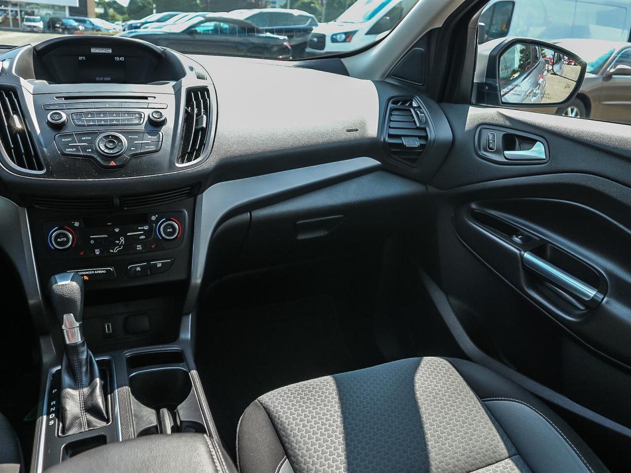 2017 Ford Escape SE|BLUETOOTH| HEATED SEATS| REV CAM| MORE Photo