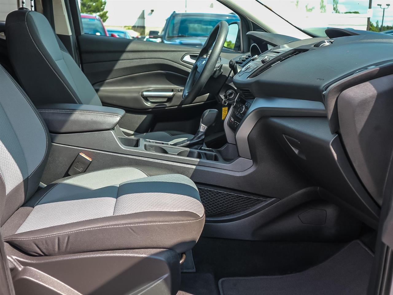 2017 Ford Escape SE|BLUETOOTH| HEATED SEATS| REV CAM| MORE Photo