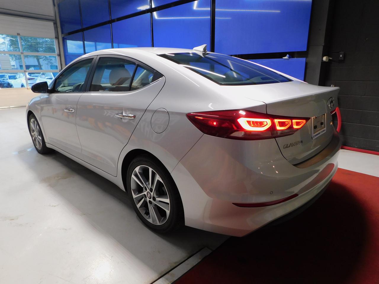 2017 Hyundai Elantra Limited Sunroof! GPS! Finance as low as 0.99% Photo