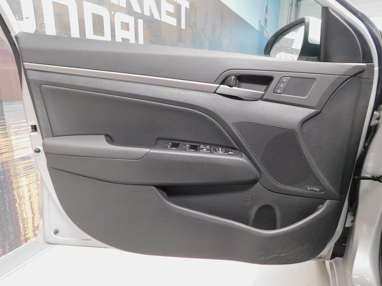 2017 Hyundai Elantra Limited Sunroof! GPS! Finance as low as 0.99% Photo