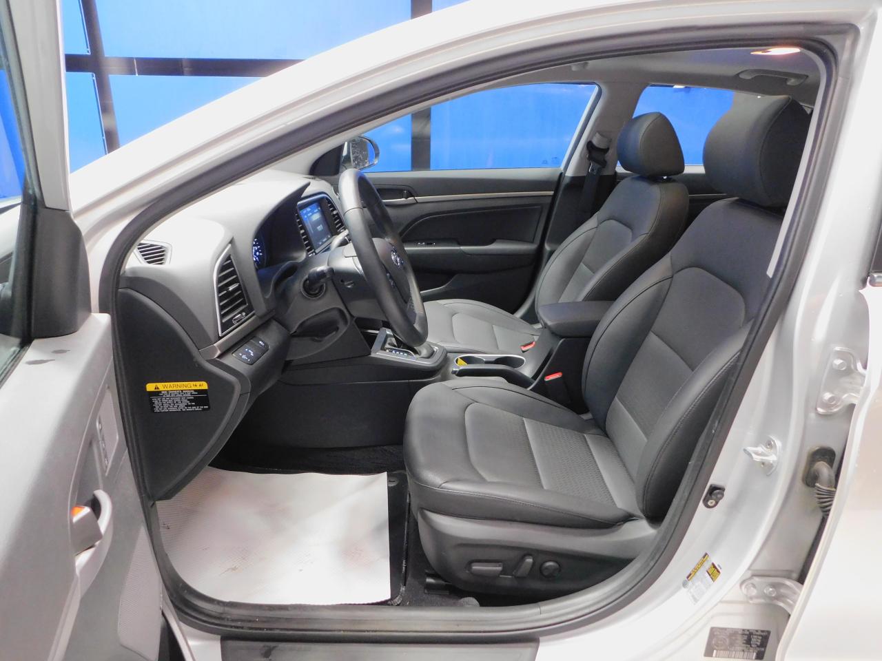 2017 Hyundai Elantra Limited Sunroof! GPS! Finance as low as 0.99% Photo