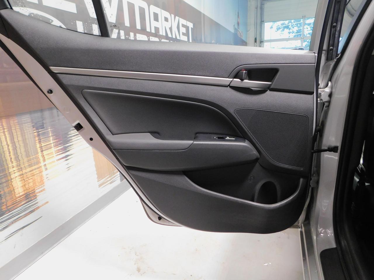 2017 Hyundai Elantra Limited Sunroof! GPS! Finance as low as 0.99% Photo