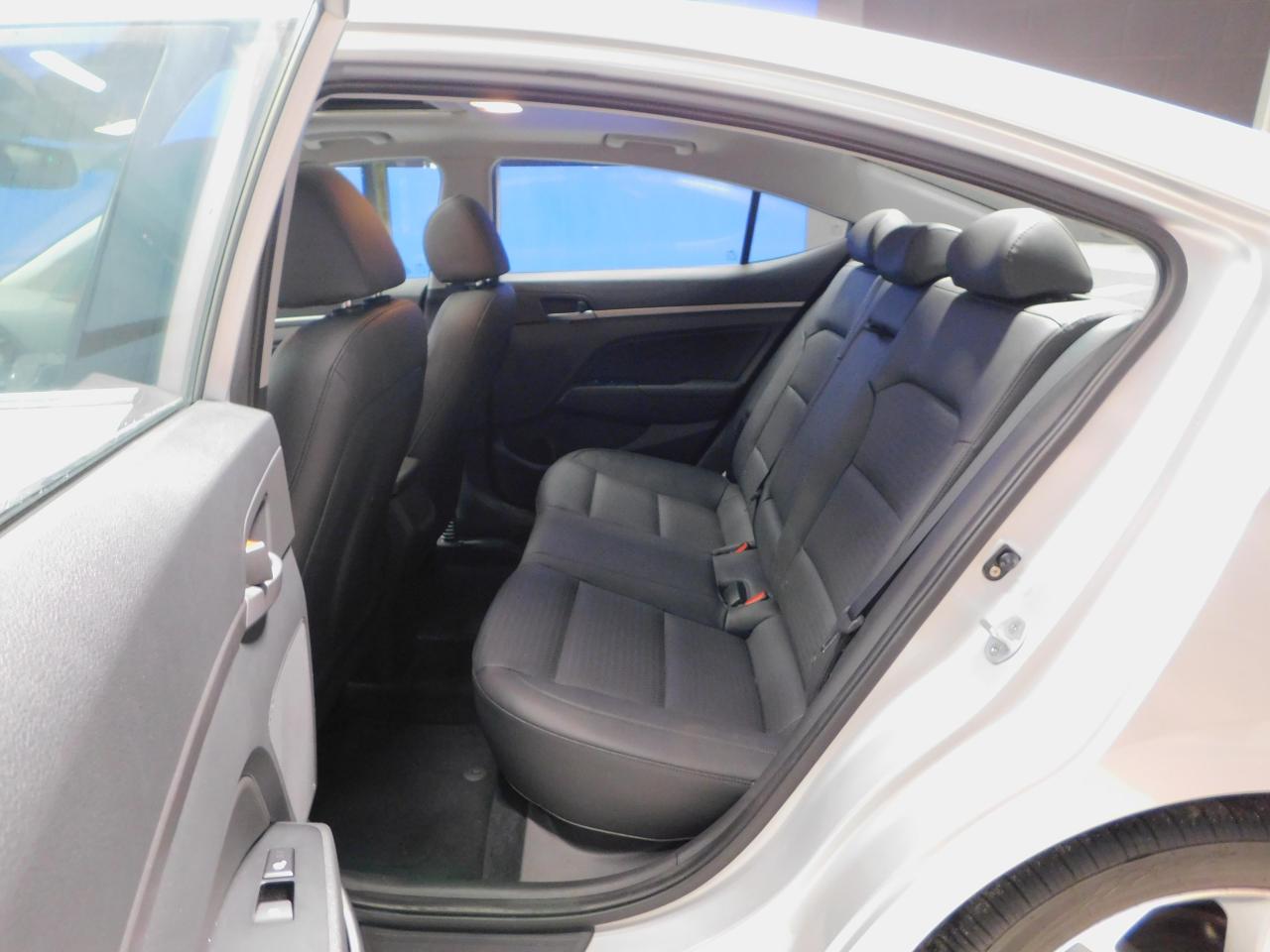 2017 Hyundai Elantra Limited Sunroof! GPS! Finance as low as 0.99% Photo