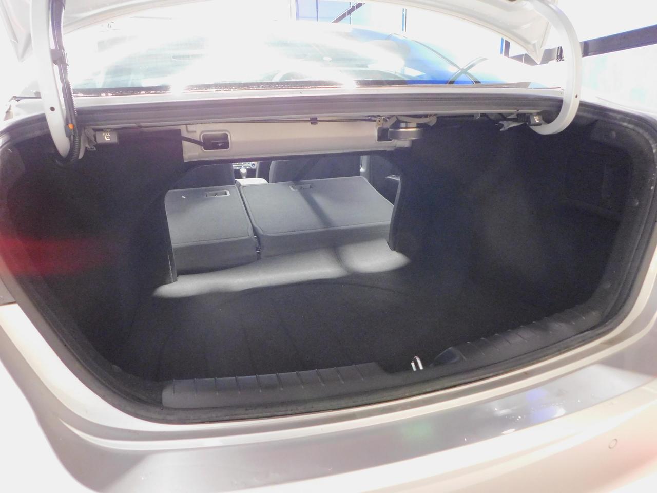 2017 Hyundai Elantra Limited Sunroof! GPS! Finance as low as 0.99% Photo