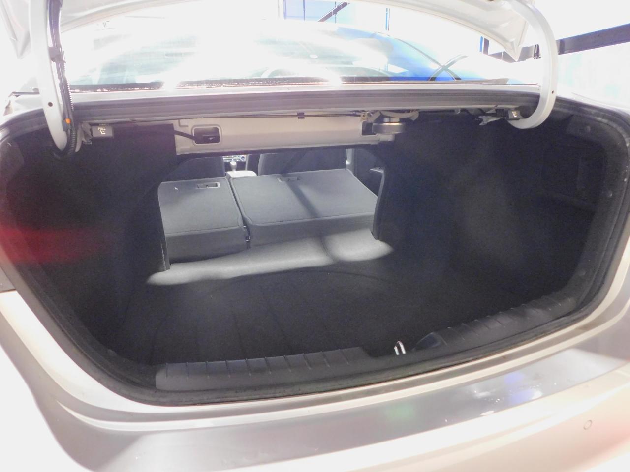 2017 Hyundai Elantra Limited Sunroof! GPS! Finance as low as 0.99% Photo