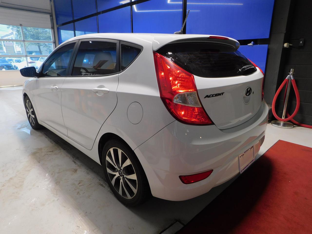 2016 Hyundai Accent SE Sunroof! Alloys! Photo