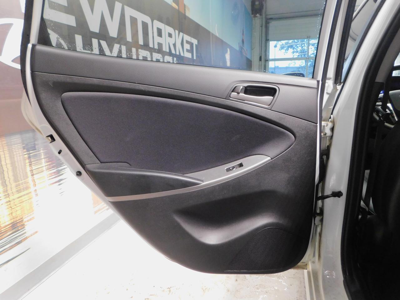 2016 Hyundai Accent SE Sunroof! Alloys! Photo