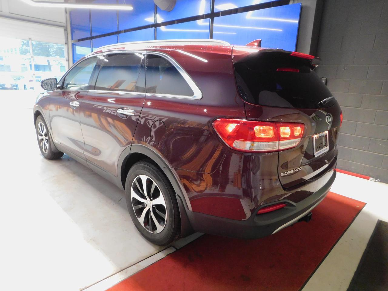 2018 Kia Sorento EX V6 Sunroof! Leather! AWD! Photo