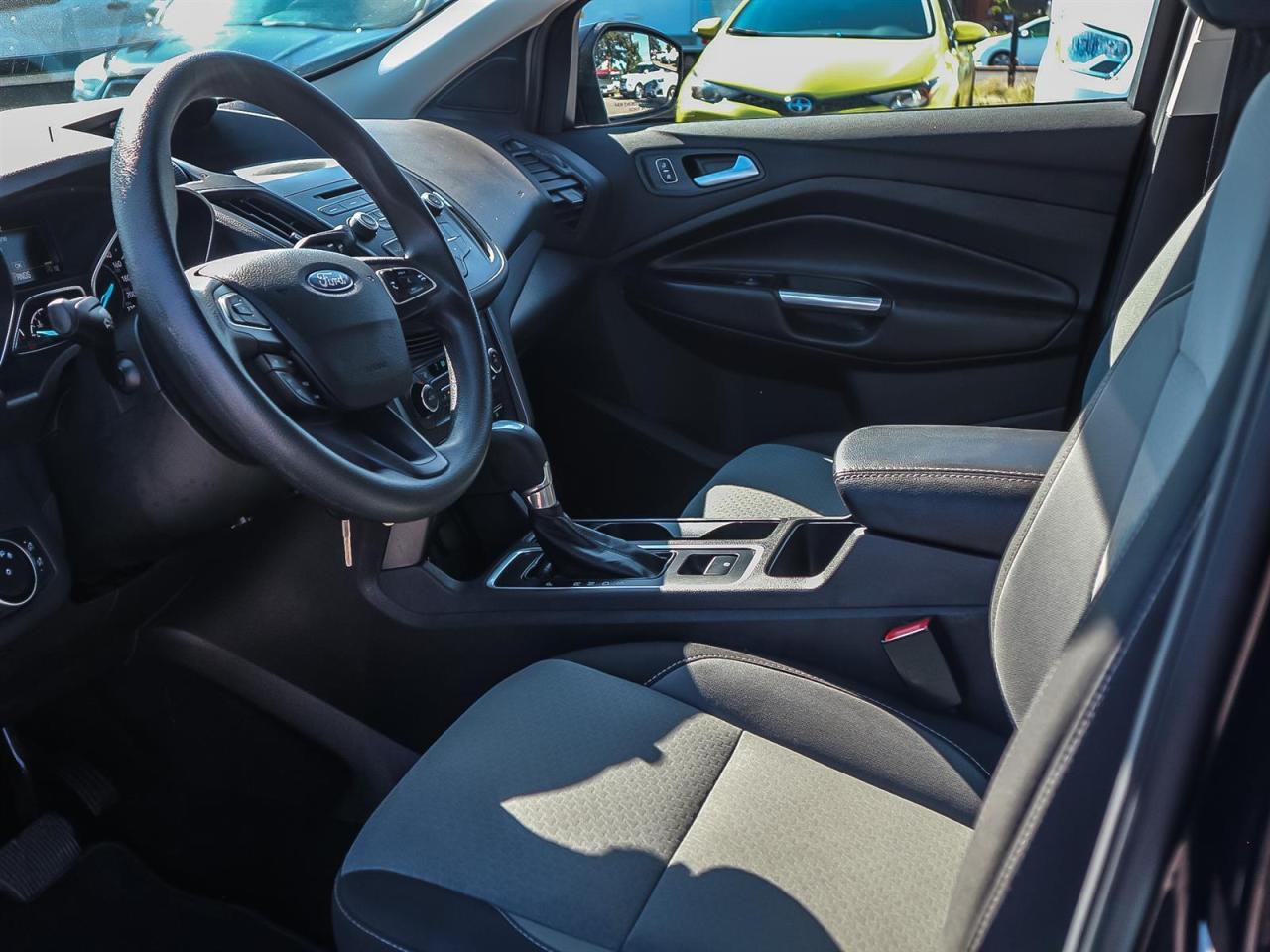 2017 Ford Escape SE|BLUETOOTH| HEATED SEATS| REV CAM| MORE Photo