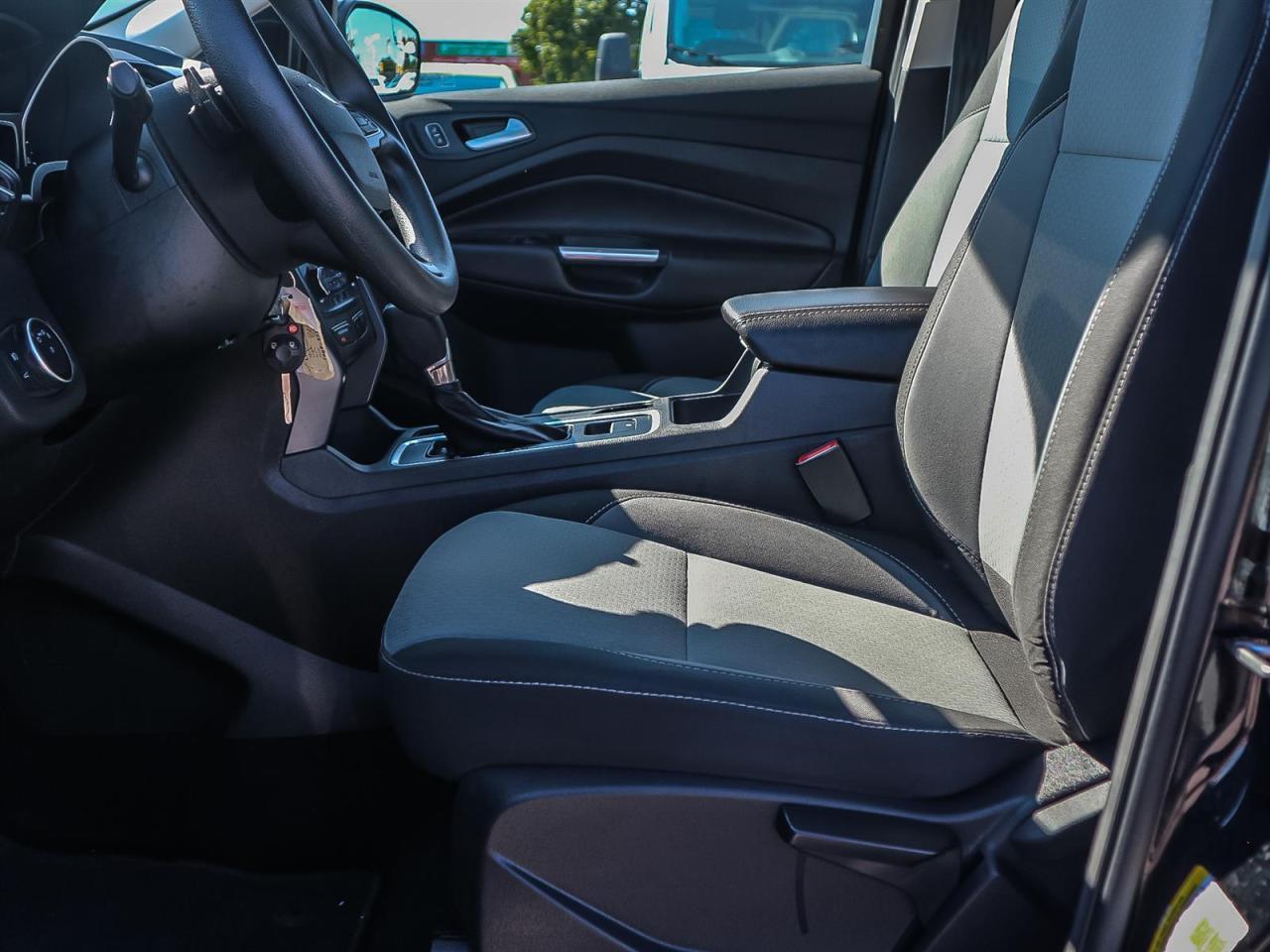 2017 Ford Escape SE|BLUETOOTH| HEATED SEATS| REV CAM| MORE Photo