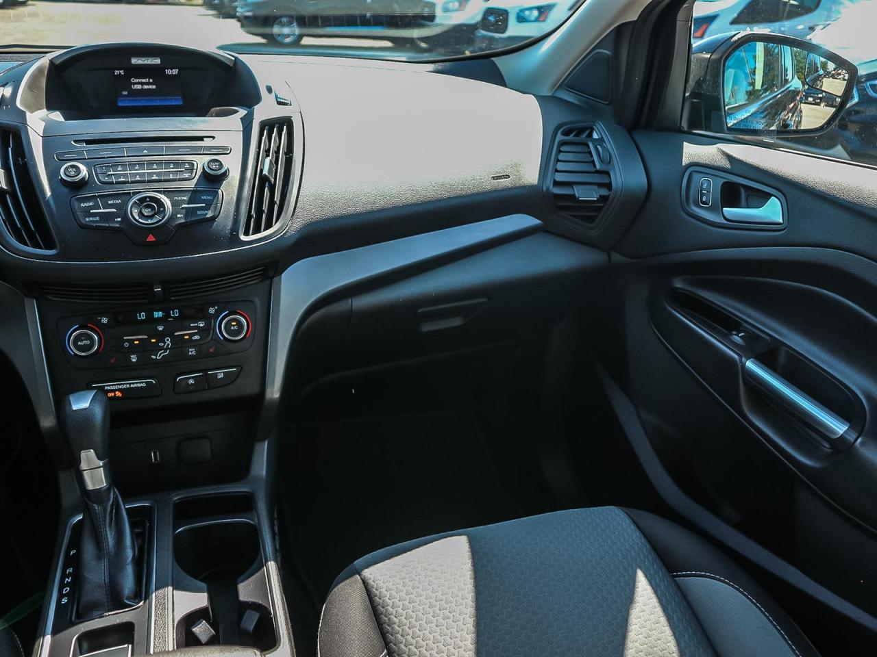 2017 Ford Escape SE|BLUETOOTH| HEATED SEATS| REV CAM| MORE Photo